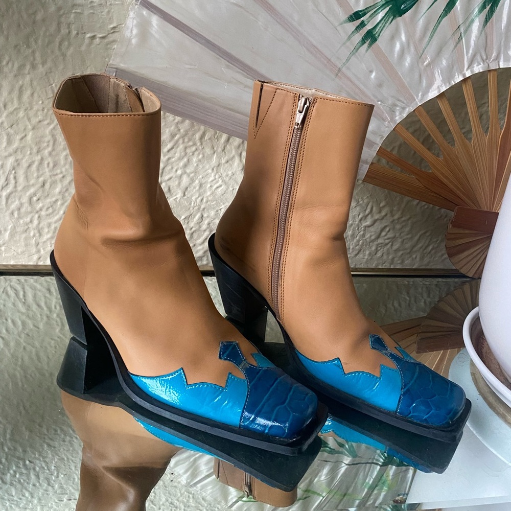 E8 BY MIISTA ELODIE CONTRAST TOE LEATHER WESTERN BOOTS IN TAN AND BLUE-MULTI